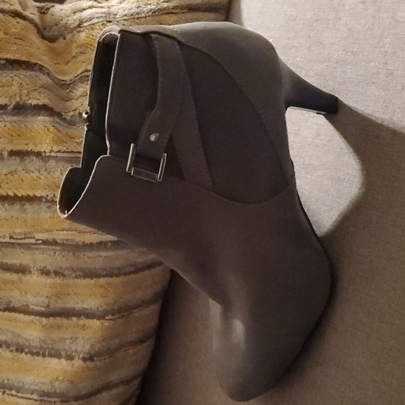 Dexflex Comfort Shoes Womens Size 8-1/2 8.5 Gray ' Suede '  Ankle Heeled… - Picture 3 of 13